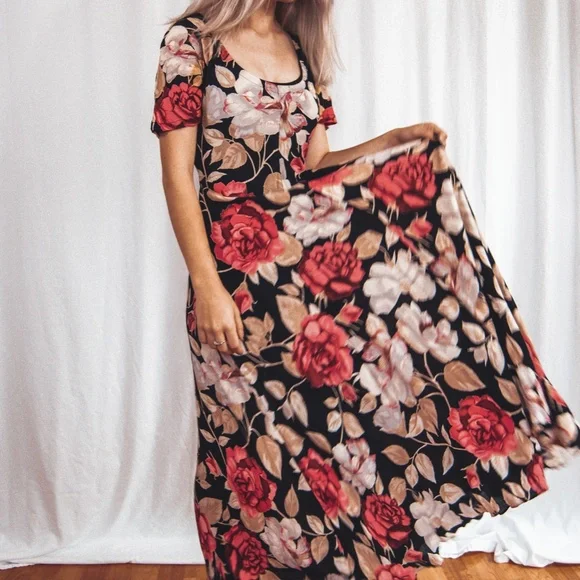 90s Floral Fit & Flare Maxi Dress - Picture 9 of 14